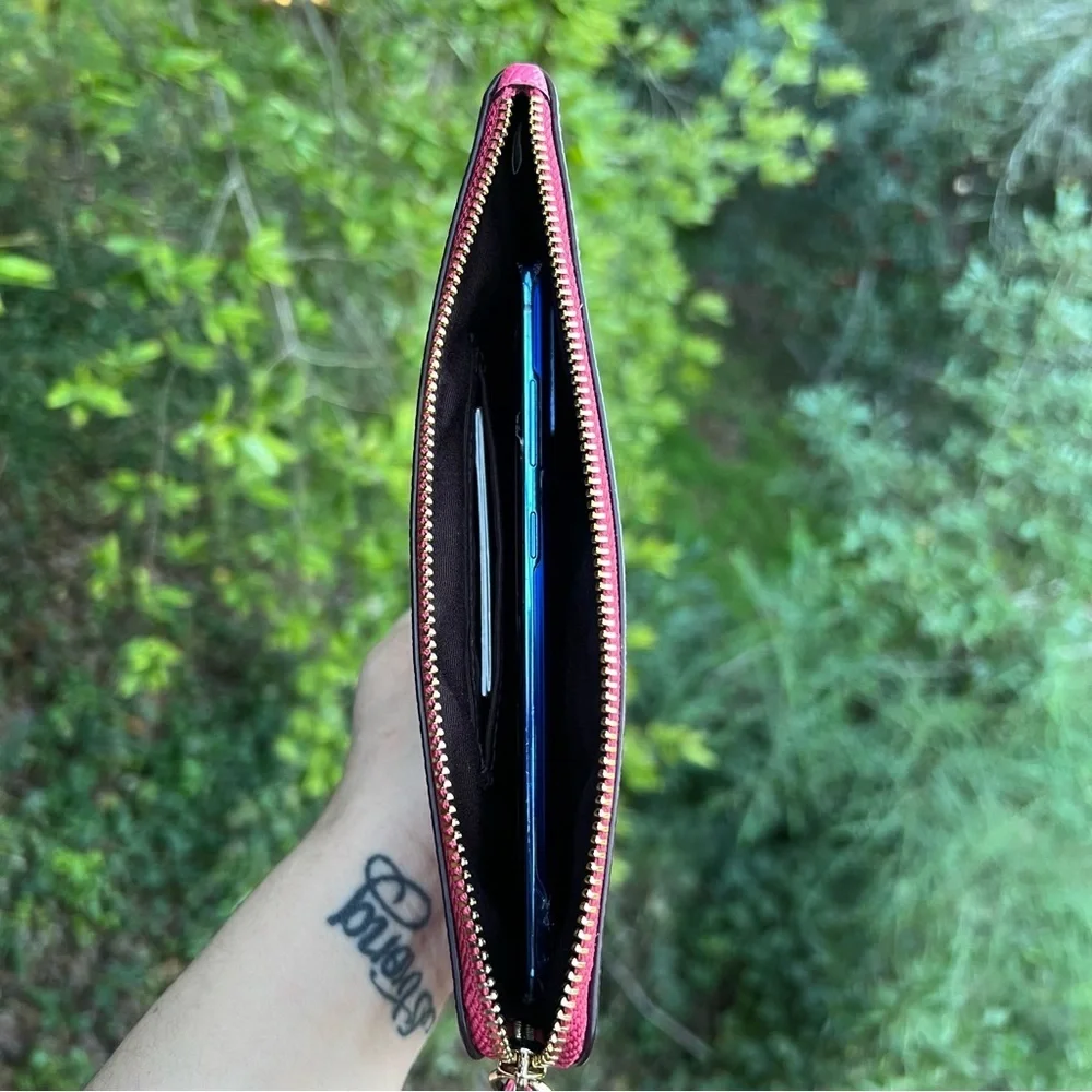 COACH Large Corner Zip Wristlet Wallet Pink Leather w Gold Hardware NWOT - Picture 4 of 9